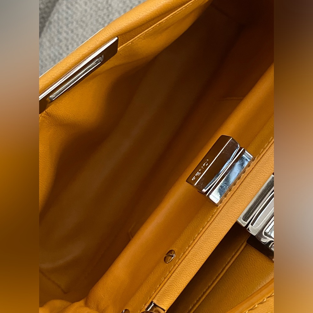 Fendi peekaboo bag Nappa soft Leather. Comes with Certified authentication. - Picture 7 of 16